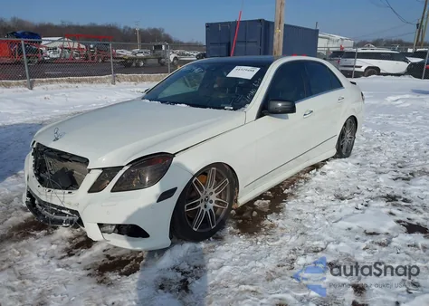 2010 Mercedes-Benz E 550 4Matic z USA, uszkodzony, nr VIN WDDHF9ABXAA160958